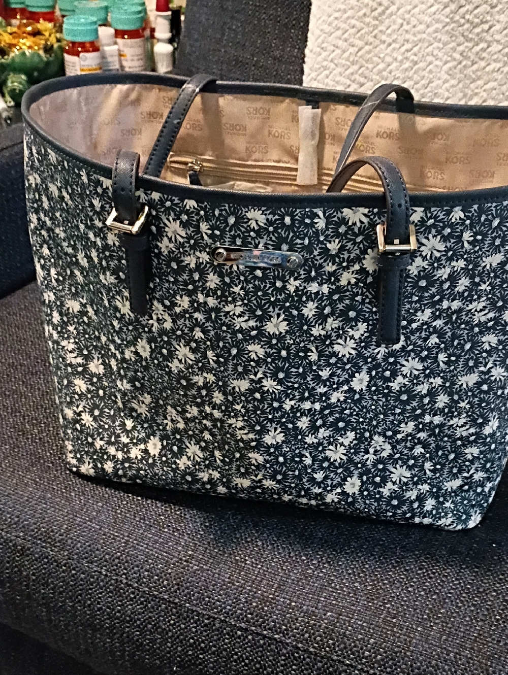 Michael Kors Jet Set Travel Navy Floral Tote with Cream Accents - Picture 1 of 6